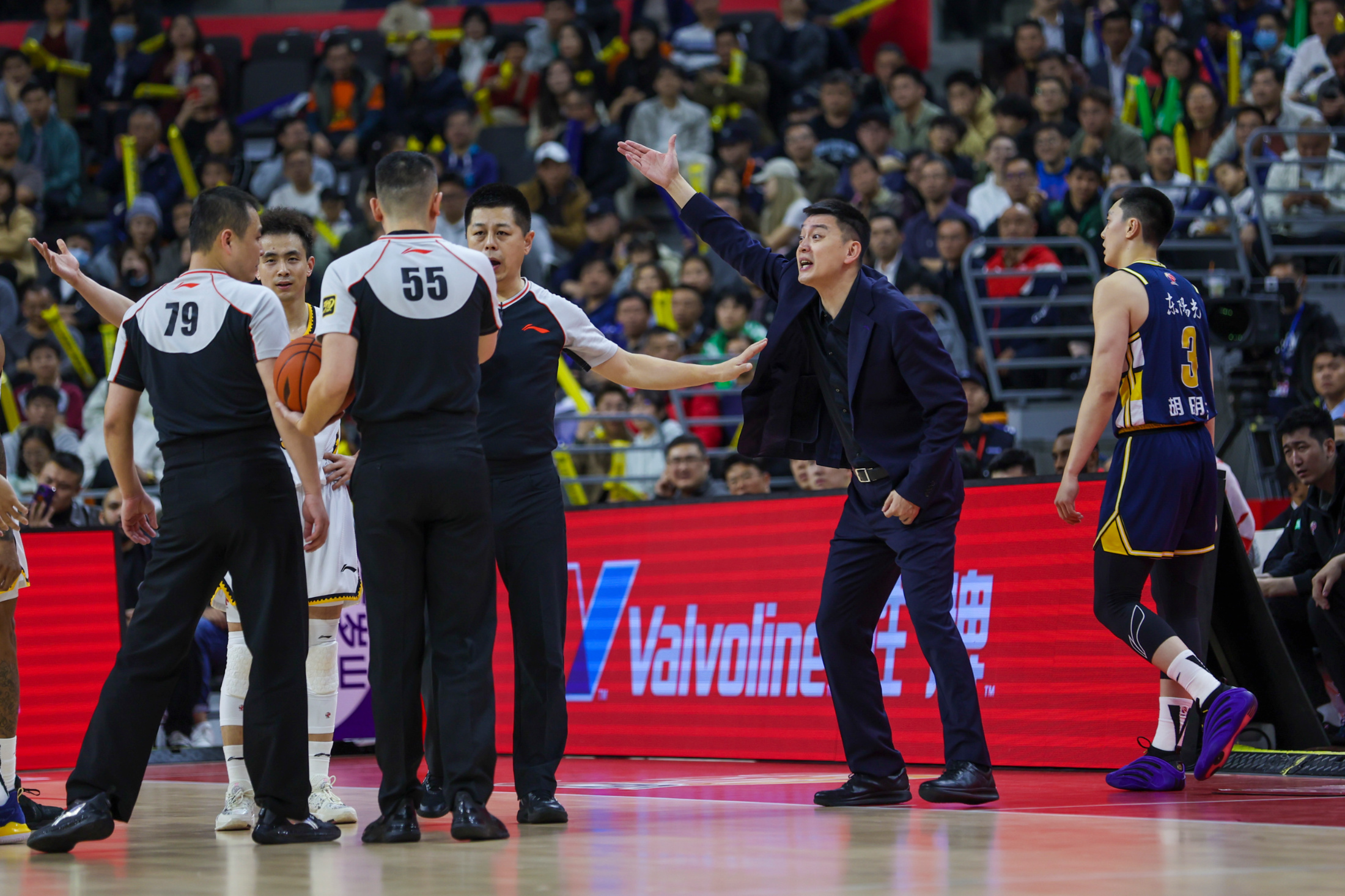 关于关键时刻突围战来临，深圳男篮围绕社区盾复出首秀，态度坚定，球队文化再被提及的信息-开云官网